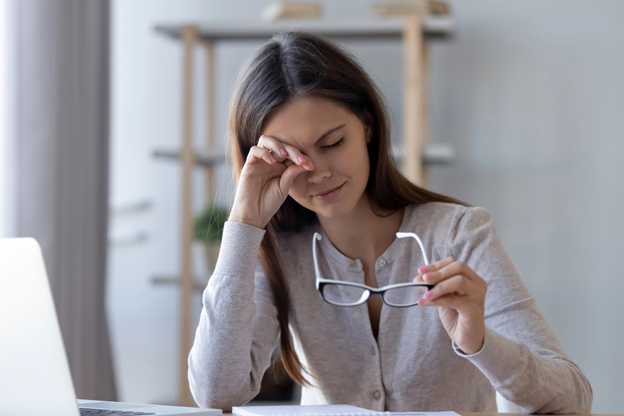 Can Chronic Dry Eye Increase the Risk of Eyelid Inflammation?